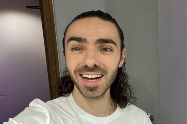 The Wanted star Nathan Sykes proposes to girlfriend on romantic beach 