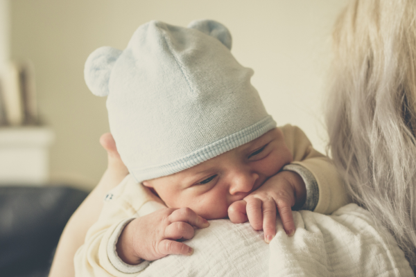 5 ways to give a newborn mum the pampering & care she needs after giving birth