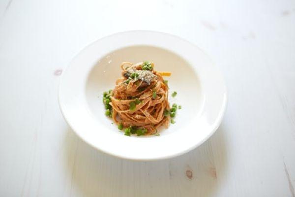 Creamy and spicy: How to make this delicious red pepper and lemon pasta