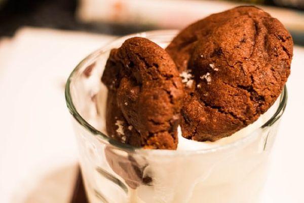 Sweet Treats: This fudgy vegan cookie recipe only needs 4 ingredients