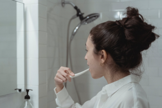 What is oil pulling &amp; what are the benefits of this oral hygiene hack