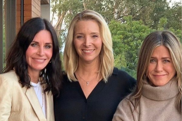 Jennifer Aniston & Courteney Cox send moving messages for Lisa Kudrow to mark special day