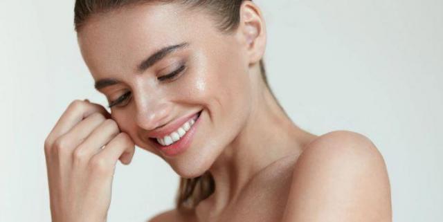 Indulge in skin-deep nourishment with Annutris luxurious facial oil blend, Glow It.