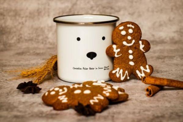 Gluten-free vegan gingerbread cookies: The perfect holiday treat for foodie friends! 