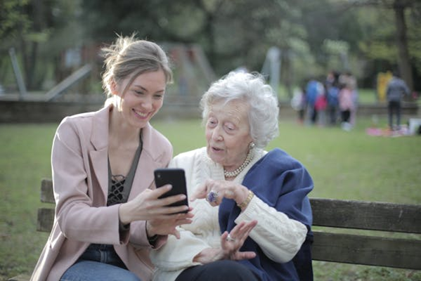 5 tips for caring for elderly parents at home as a busy mum