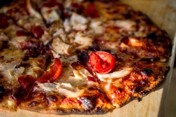 Looking for a healthy upgrade for your pizza? Check out this cauliflower crust alternative!