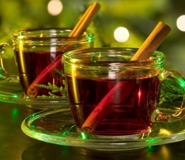 Hot spiced cranberry cider