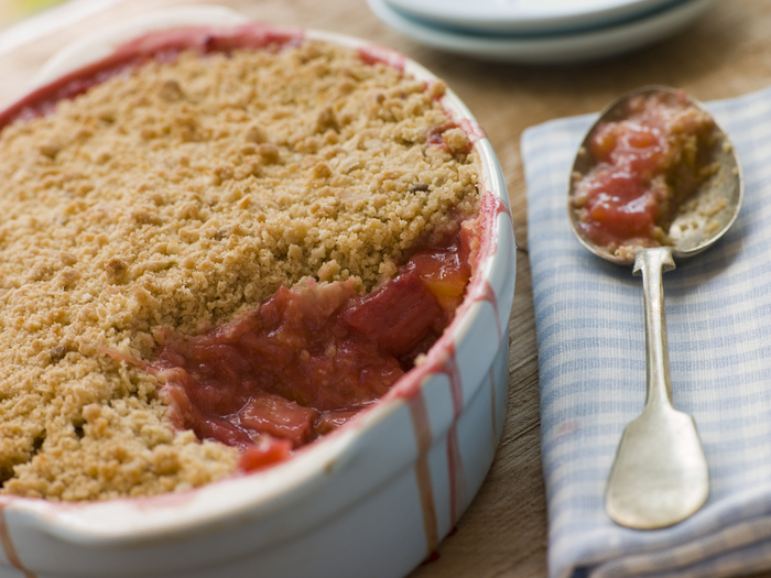 Rhubarb crumble | MummyPages.uk