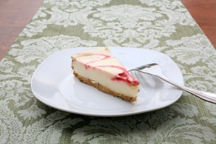 White chocolate and raspberry cheesecake | MummyPages.uk
