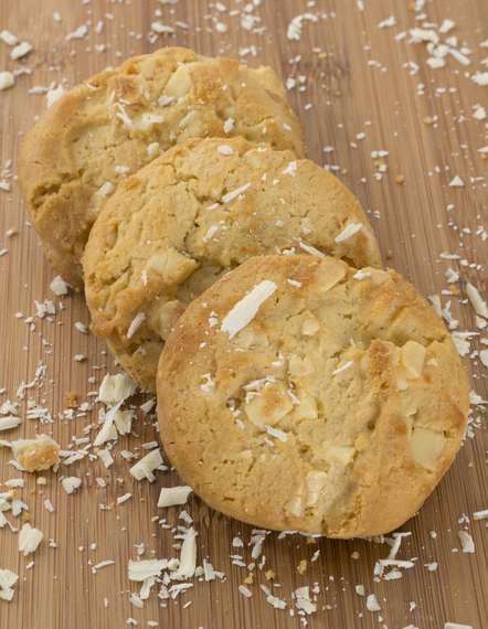 White chocolate & macadamia cookies | MummyPages.uk