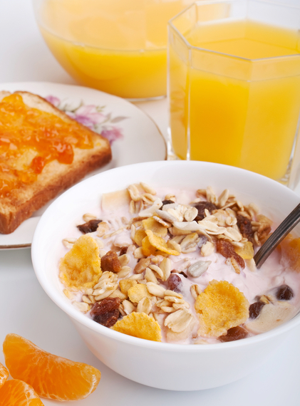 Crunchy honey granola with apricots and almonds | MummyPages.uk