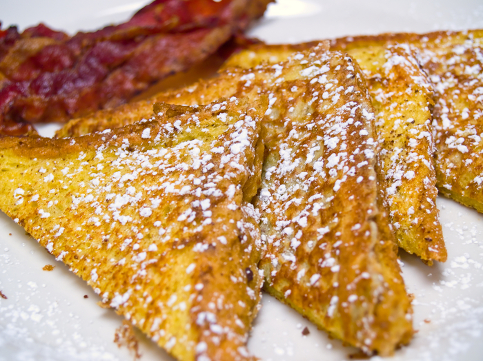 Gluten free french toast with crispy bacon | MummyPages.uk