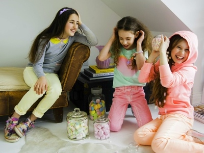 OMG – Omniana Magazine for Girls