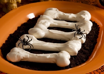 Halloween meringue bones