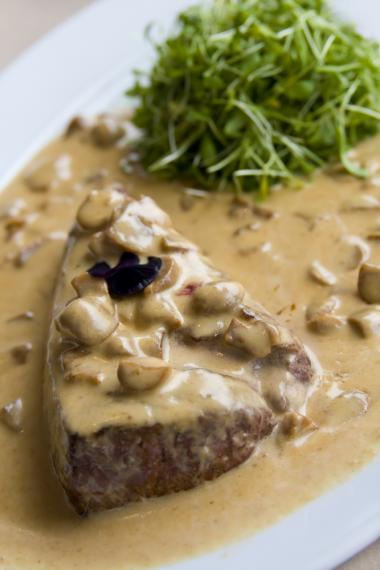 Prime steak with a creamy mushroom sauce | MummyPages.uk