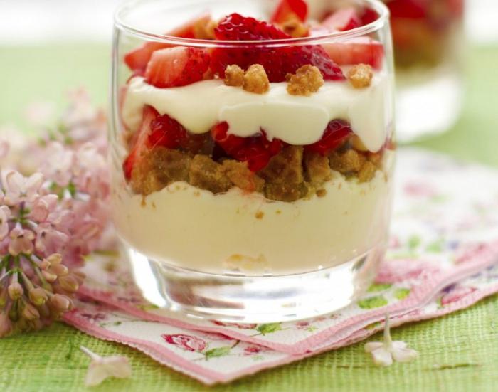 Individual berry trifles | MummyPages.uk