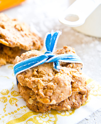 Cornflake raisin cookies