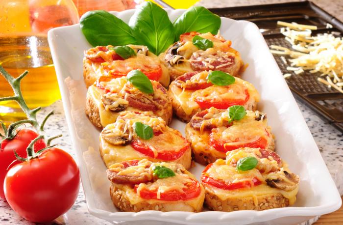 Mini pizzas | MummyPages.uk