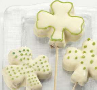 White chocolate shamrock brownie lollipops