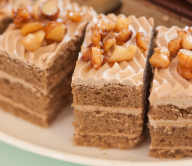 Mini coffee cakes with almonds