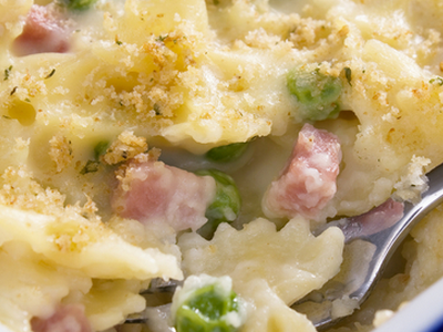Creamy ham and mushroom pasta bake
