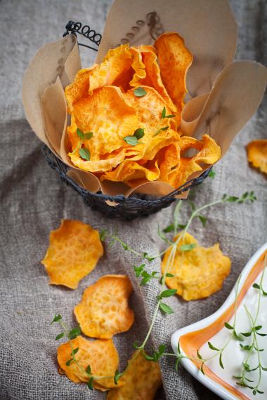 Sweet potato baked crisps with thyme | MummyPages.uk