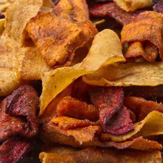 Baked carrot crisps with a hint of curry | MummyPages.uk