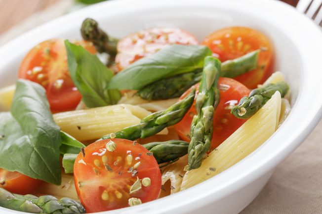 Asparagus and fresh peas with cherry tomatoes and penne pasta