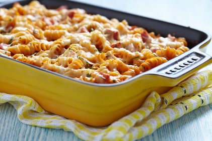 Pasta with mixed cheeses and chicken