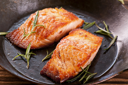 Pan-fried salmon with watercress, croutons & capers