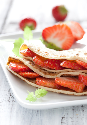 Strawberry omelette with honey