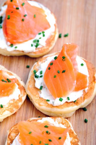 Smoked salmon and chive pancakes | MummyPages.uk