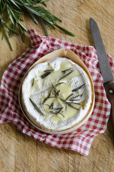 Seasonal spice infused baked camembert | MummyPages.uk