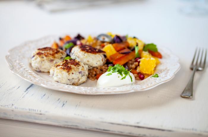 Turkey burgers with roast vegetable salad | MummyPages.uk
