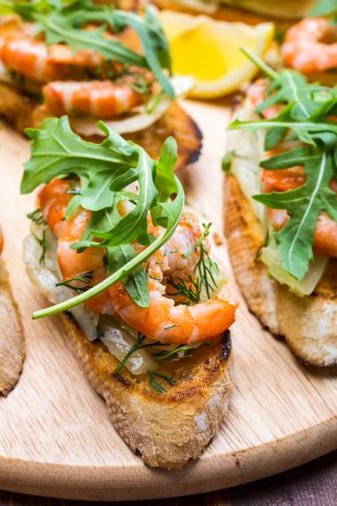 Prawn bruschetta with a fennel and lemon salad | MummyPages.uk