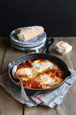 One pot egg and tomato sauce supper