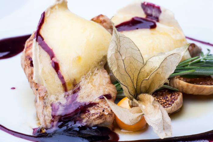 Pork medallions with fig sauce | MummyPages.uk