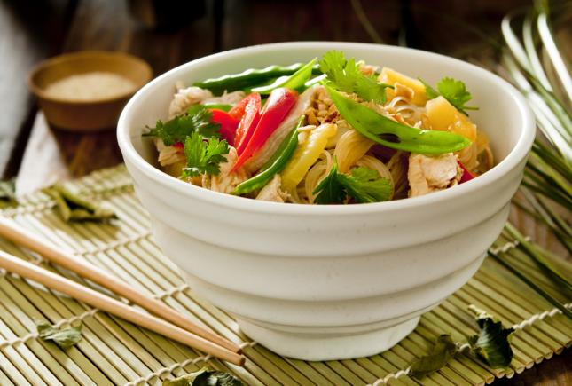 Chinese-style hot noodle salad 