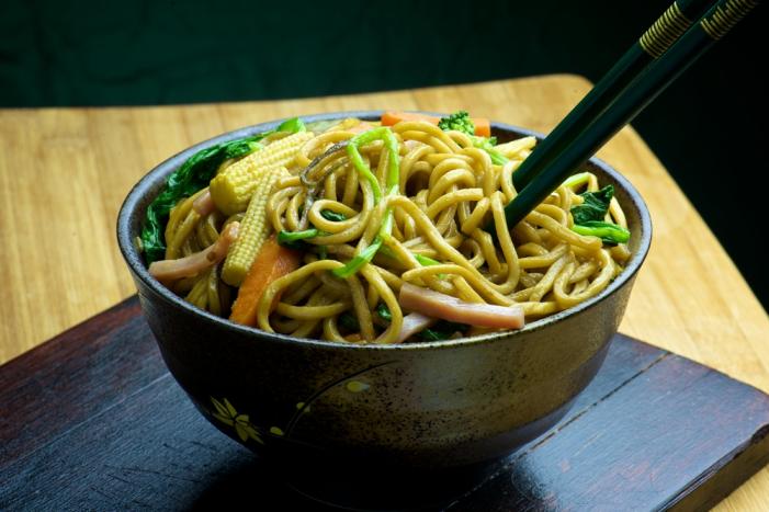 Pork Chow Mein with vegetables | MummyPages.uk