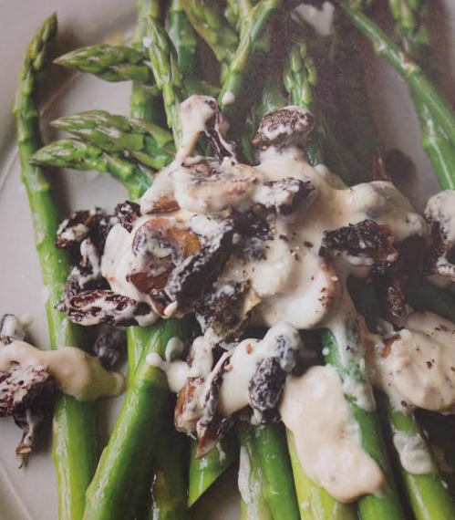 Asparagus and mushrooms with cheese sauce | MummyPages.uk