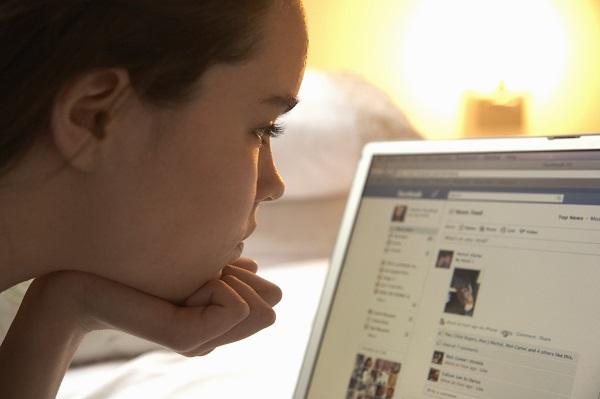 8 simple tips EVERY parent can take to keep their child safe online 