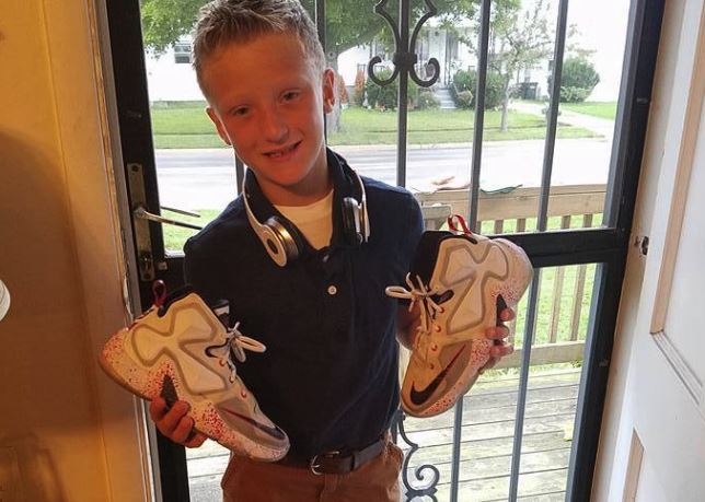 Young boy notices soles are falling off classmate's shoes, so he does THIS