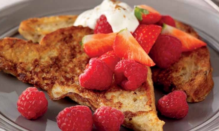 Cinnamon french toast with berries | MummyPages.uk