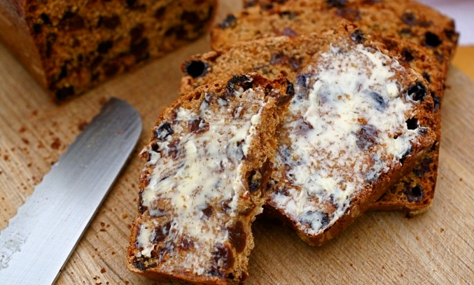 Hallowe'en tea brack | MummyPages.uk