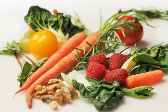 5 easy ways to get your toddler to eat vegetables every day