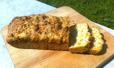 Cheddar & thyme bread