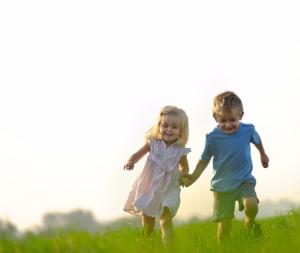 This mums poem about siblings will destroy you (in the loveliest way) 
