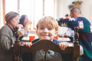 10 ways to improve kids behaviour at mealtime