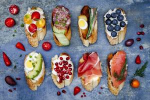 Catering for a gathering for a big group and need advice?