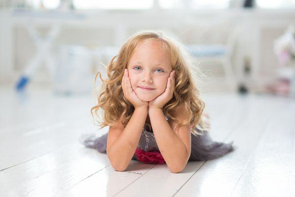 Writer Sarah Crossan reaches out on Twitter after niece Lola is bullied